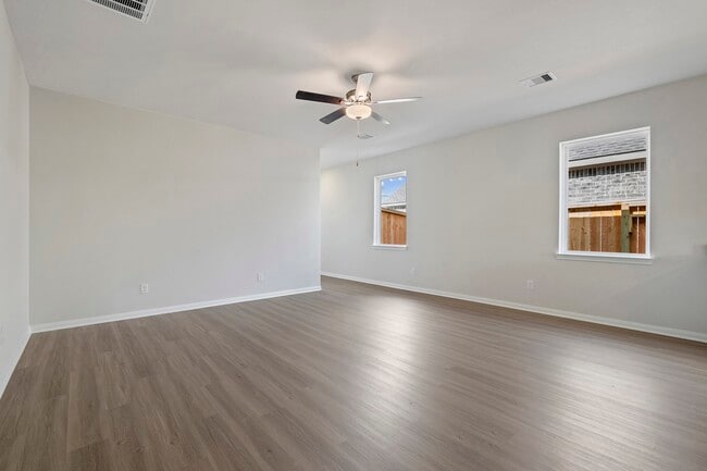 Building Photo - 8907 New Jade Dr