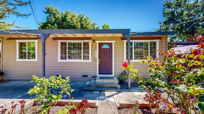 Building Photo - Beautiful 2 Bedroom 2 Bathroom Single Fami...