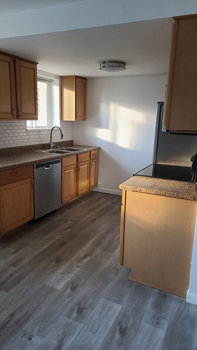 Building Photo - 6015 Pebble Pl