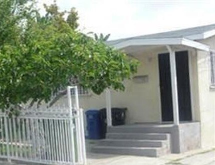 The front of THIS unit - 1326 Talmadge St