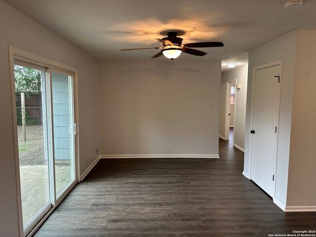 Foto del edificio - 7211 Westglade Dr