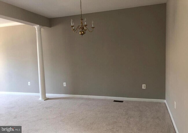 Building Photo - 2925 Rotterdam Loop