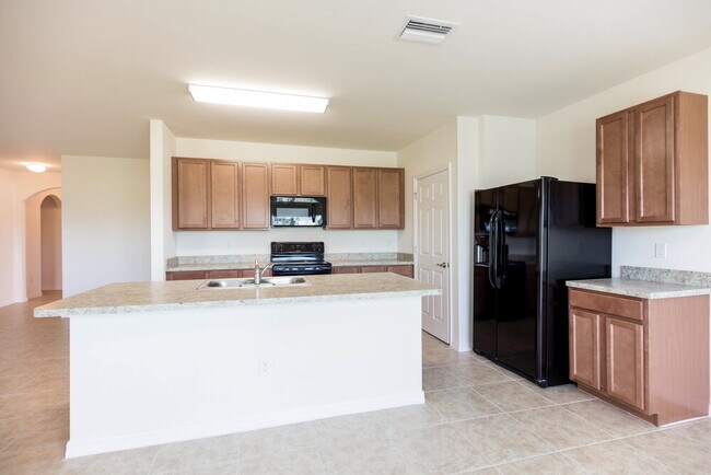 Building Photo - 2520 SW 15th Pl