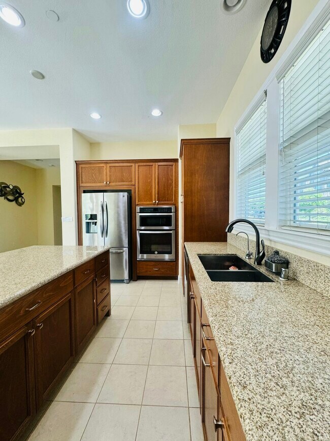 Foto del edificio - 4206 Sunset View Dr