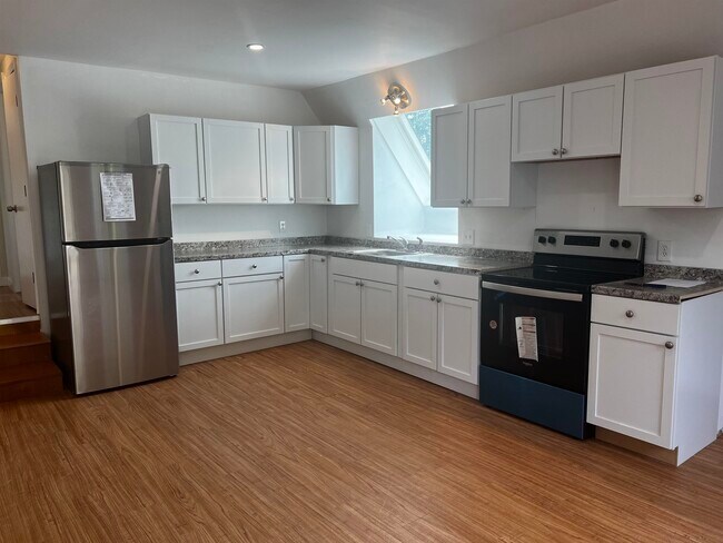 Building Photo - 1254 1st NH Turnpike