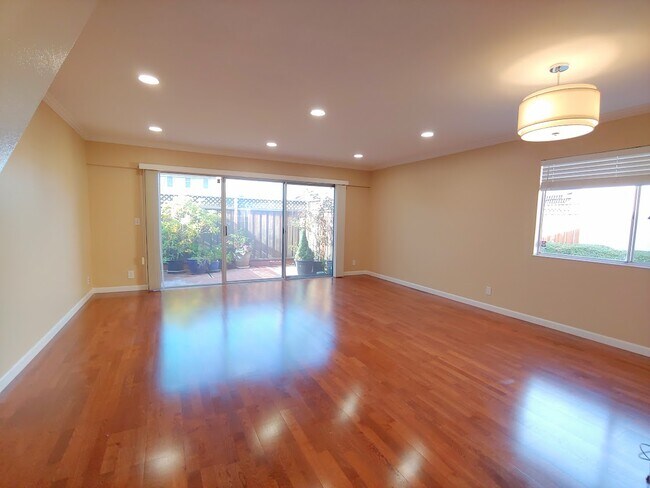 Living room - 1345 Merrivale West Sq