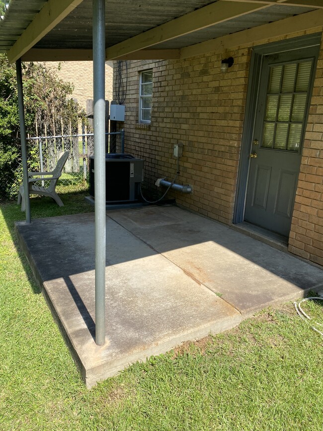 Building Photo - 710 Rocky Bayou Dr