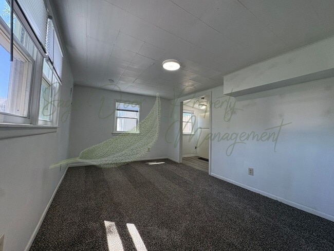 Building Photo - CHARMING STUDIO HOME!!!!