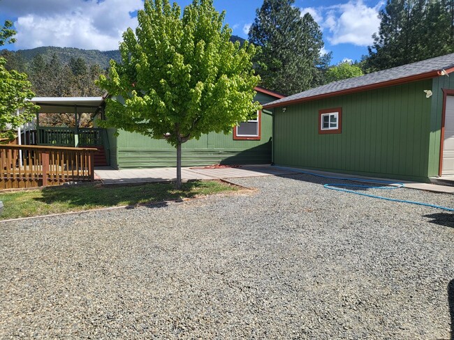 Foto del edificio - 3 bed 2 bath  Home for Rent in Grants Pass...