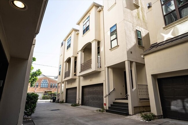 Foto del edificio - 5648 Larkin St