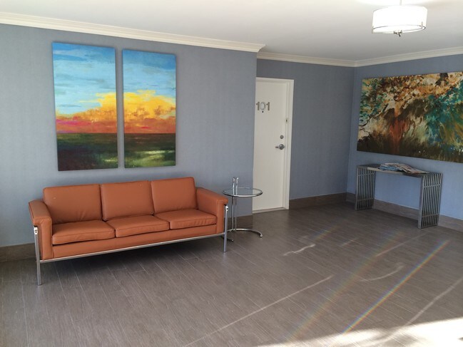 Foto del edificio - 468 S Roxbury Dr