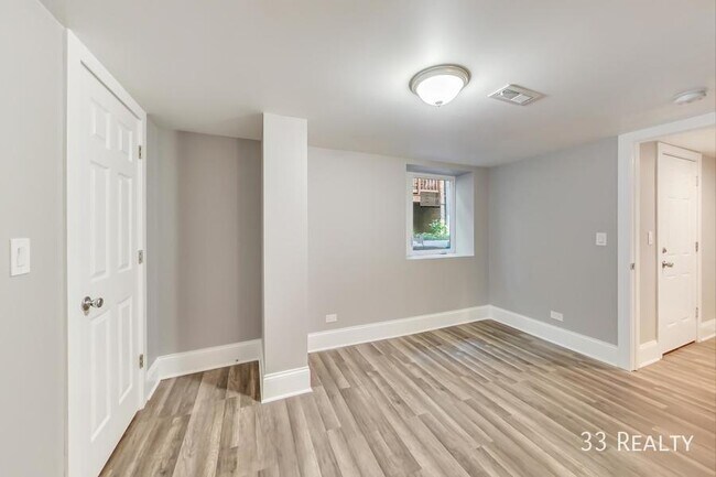 Foto del edificio - Oak Park Duplex / 3 Bed 3 Bath / Laundry i...