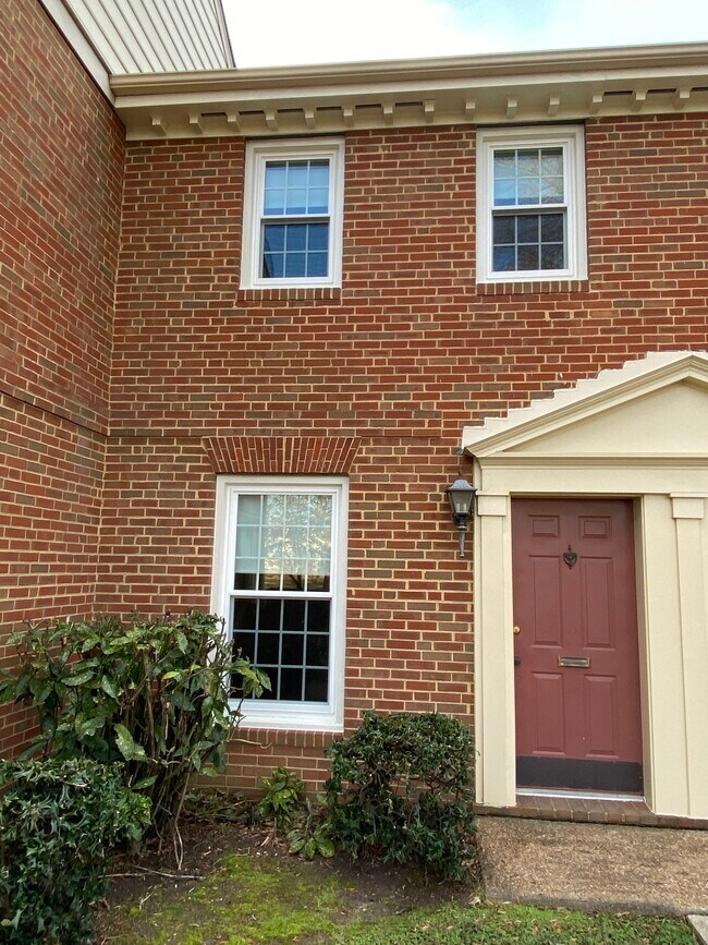Foto del edificio - 3810 Hermitage Rd