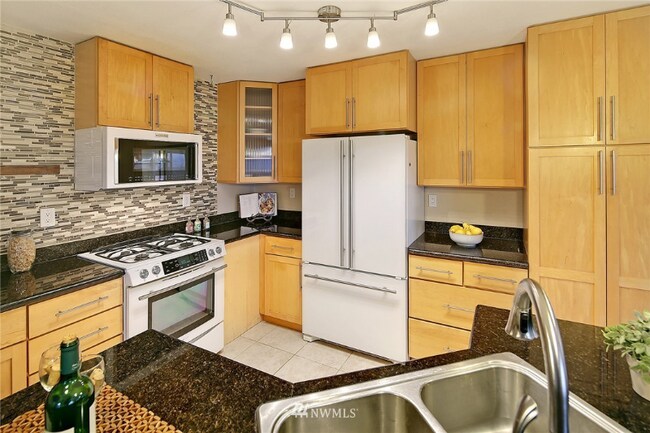 Foto del edificio - 8110 7th Ave SW