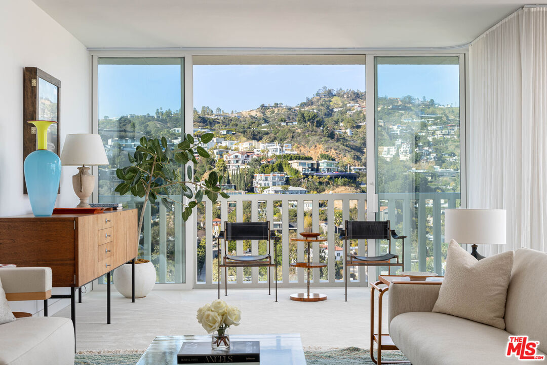 Foto principal - 9255 Doheny Rd