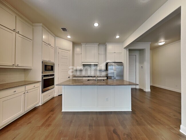 Building Photo - 448 Strait Ln