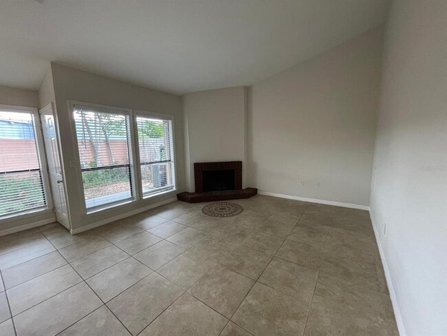 Building Photo - 614 Grenadine Ct