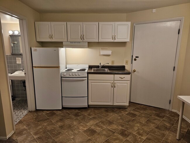 Building Photo - 376 Probasco St