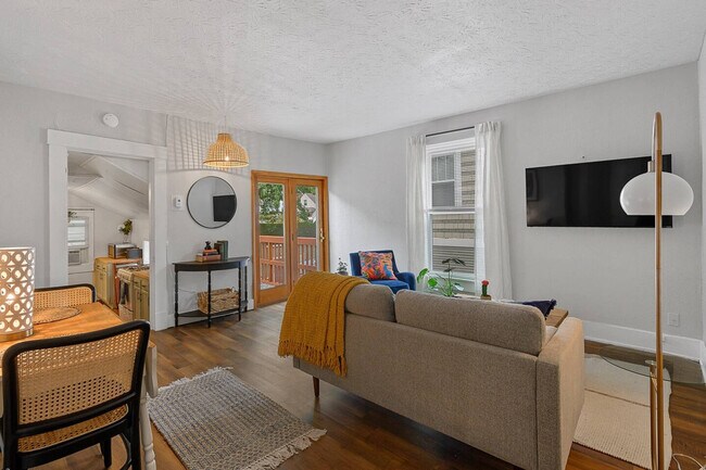 Foto del edificio - 5651 Ridge Ave