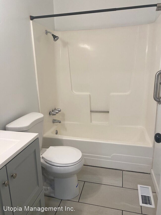 Foto del edificio - 3 br, 1.5 bath House - 710-085 Willow Street