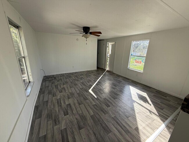 Foto del edificio - 12300 Phillips Ln