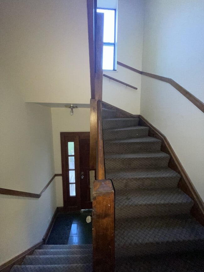 Stairwell - 4926 N Kedzie Ave