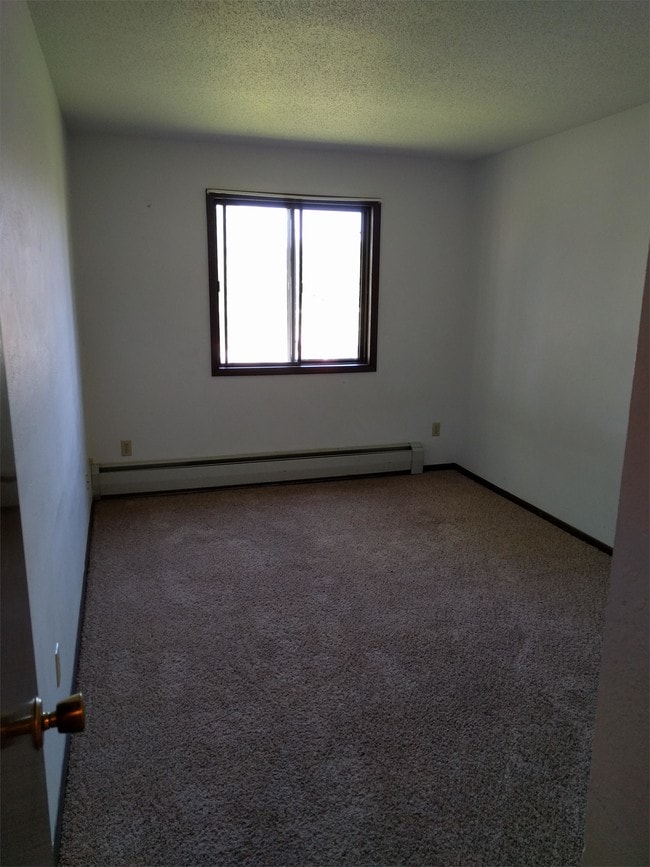 Building Photo - 501 Village Dr