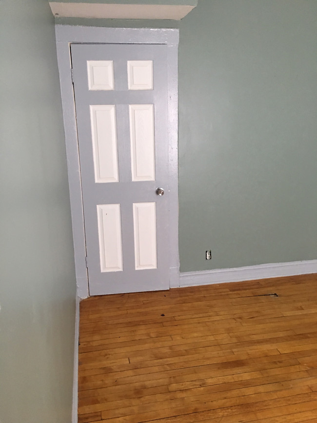 Building Photo - 439 W 111th St