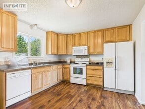 Building Photo - 90 Custer Ave