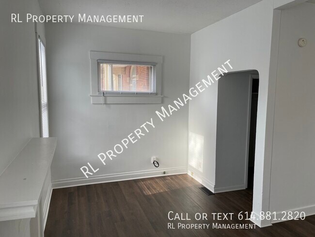 Building Photo - Studio apartment located in between German...