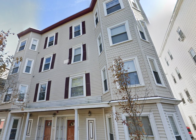 Building Photo - 33 Aspinwall Ave