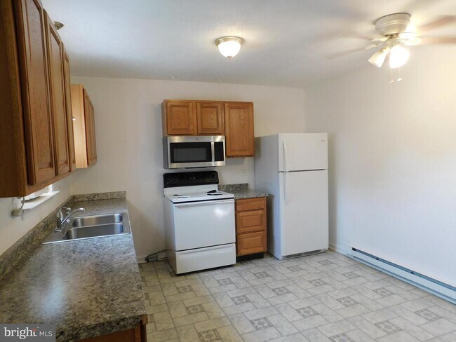 Foto del edificio - 230 Waterford Ln