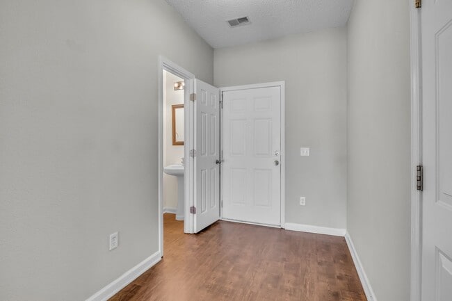 Building Photo - 765 Canyon Oak Loop