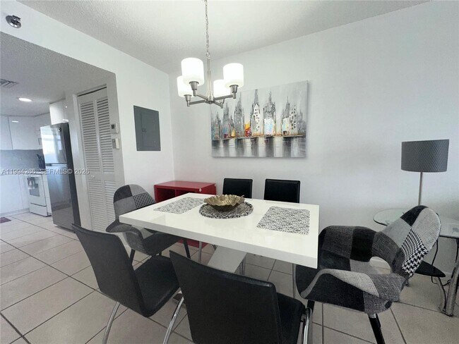 Foto del edificio - 17801 N Bay Rd