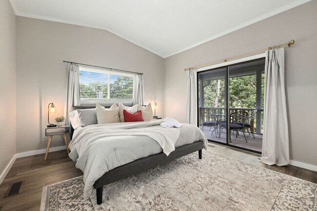 Foto del edificio - 931 N Lewis Ave