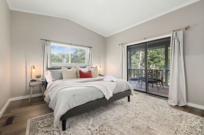 Building Photo - 931 N Lewis Ave