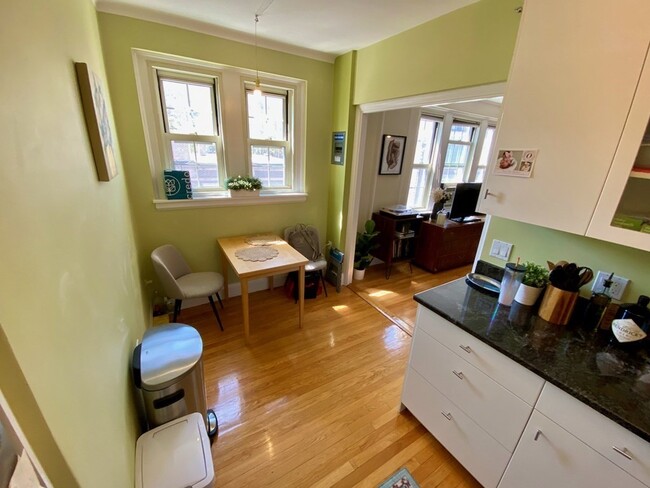 Foto del edificio - 1423 Beacon St