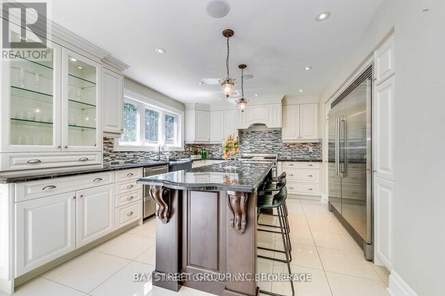 Photo du bâtiment - 1490 Oakhill Dr