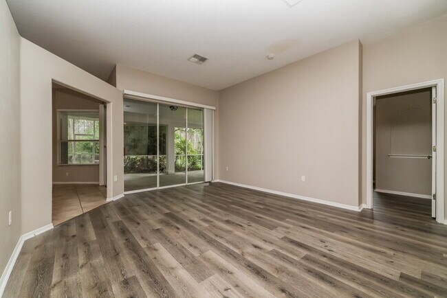 Building Photo - 1326 Kinsmere Dr