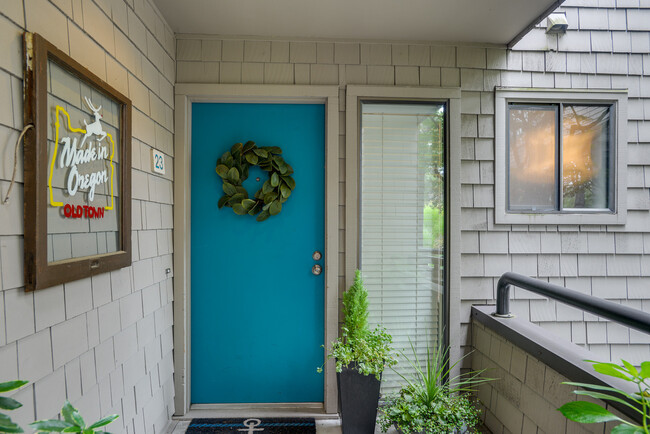 Building Photo - Fabulous SW Portland Waterfront 2 bedroom ...