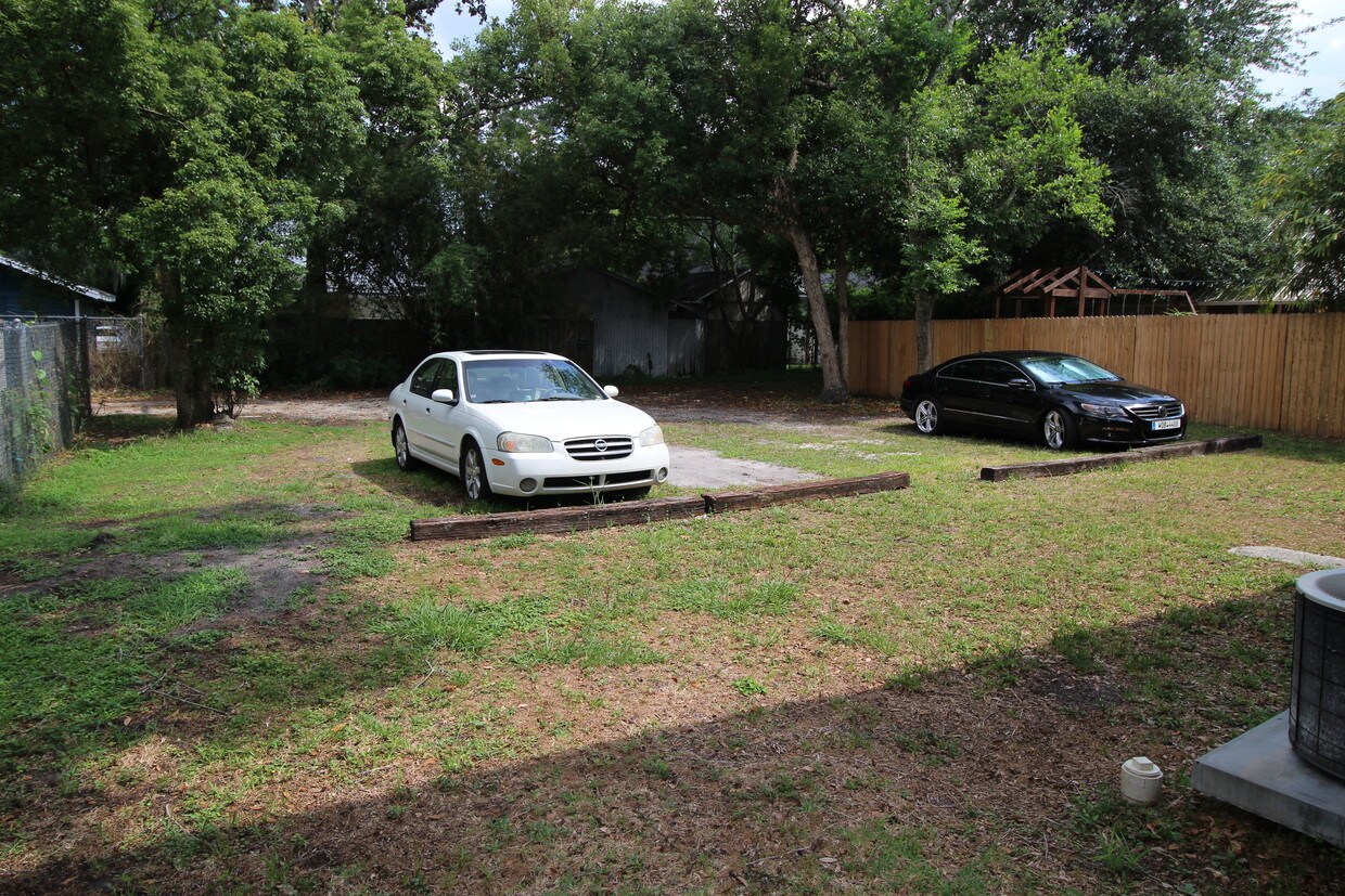 Rear Parking - 3658 Herschel St