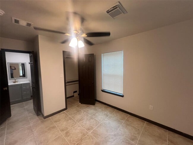 Building Photo - 5114 Dewberry St