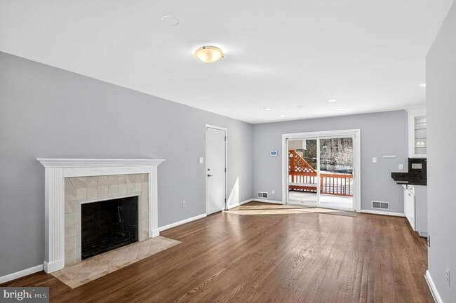 Foto del edificio - 9125 Donna Dean Dr