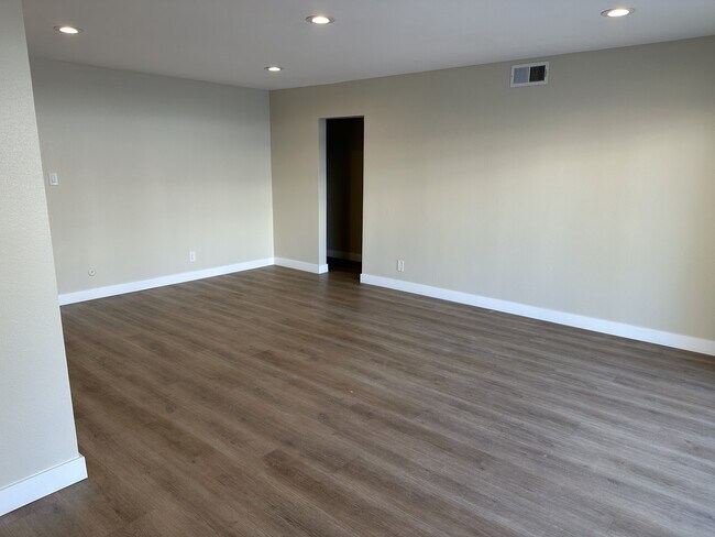 Sala de estar - 21035 Bryant St