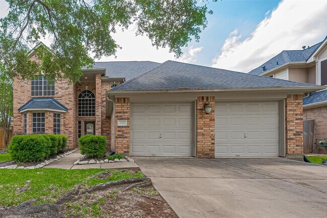 Foto del edificio - 2710 Five Oaks Dr