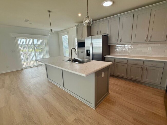 Foto del edificio - 7608 Lakeshore Dr
