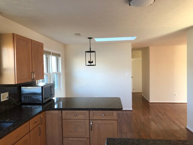 Building Photo - 5350 Ravensworth Rd