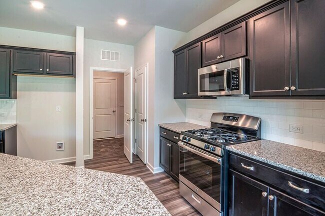 Building Photo - 214 Bedivere Ln