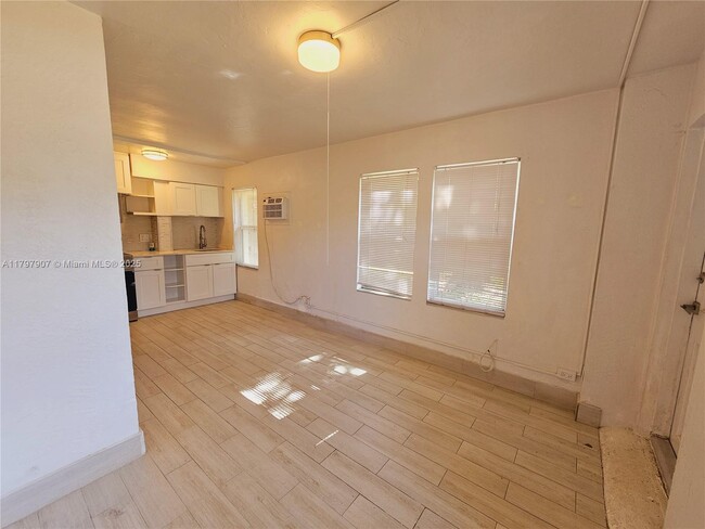 Building Photo - 26 SE 13th Terrace