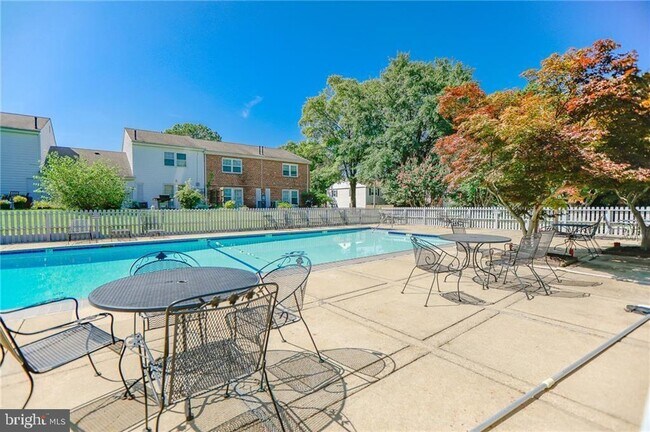 Building Photo - 138 Towne Square Dr